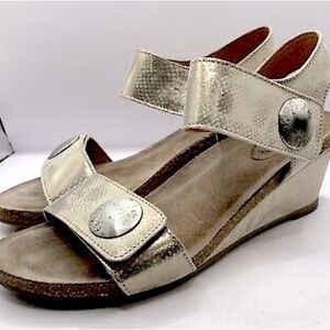 Taos Footwear Women's Carousel 2 Wedge Sandal size 41 or 10.5